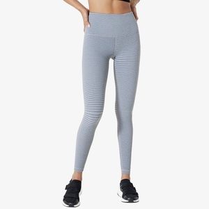 High-waist Reversible Legging. Matching top avail